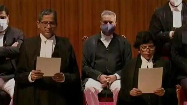 सुप्रीम कोर्ट में एक साथ दिलाई गई 9 जजों को शपथ, बने कई रिकॉर्ड