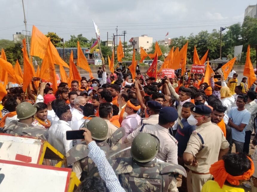 On the conversion, VHP and Bajrang Dal activists surrounded Supela police station