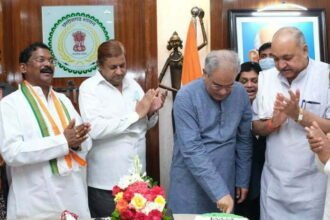 People gathered to congratulate Chief Minister Baghel on his birthday