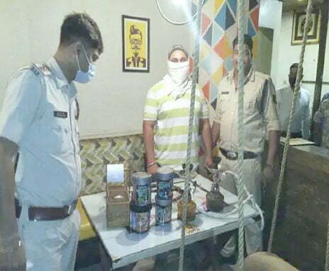 Police attack on drugs: Police team raid in hookah bar