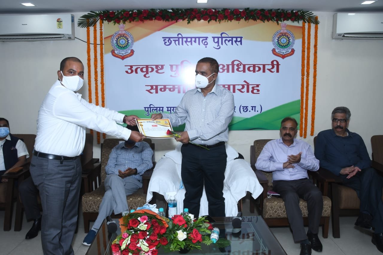 The DGP honored the head constable Ashwani Singh