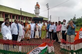 District Congress Bhilai bowed down on the birth anniversary of former Prime Minister Rajiv