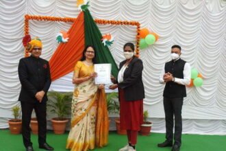 Rail Corona Warriors associated with Kovid-19 epidemic were honored on Independence Day.