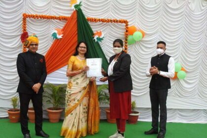 Rail Corona Warriors associated with Kovid-19 epidemic were honored on Independence Day.