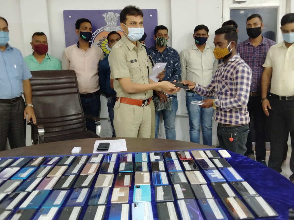 Big success of Durg Police: Cyber Cell found 105 missing mobile phones