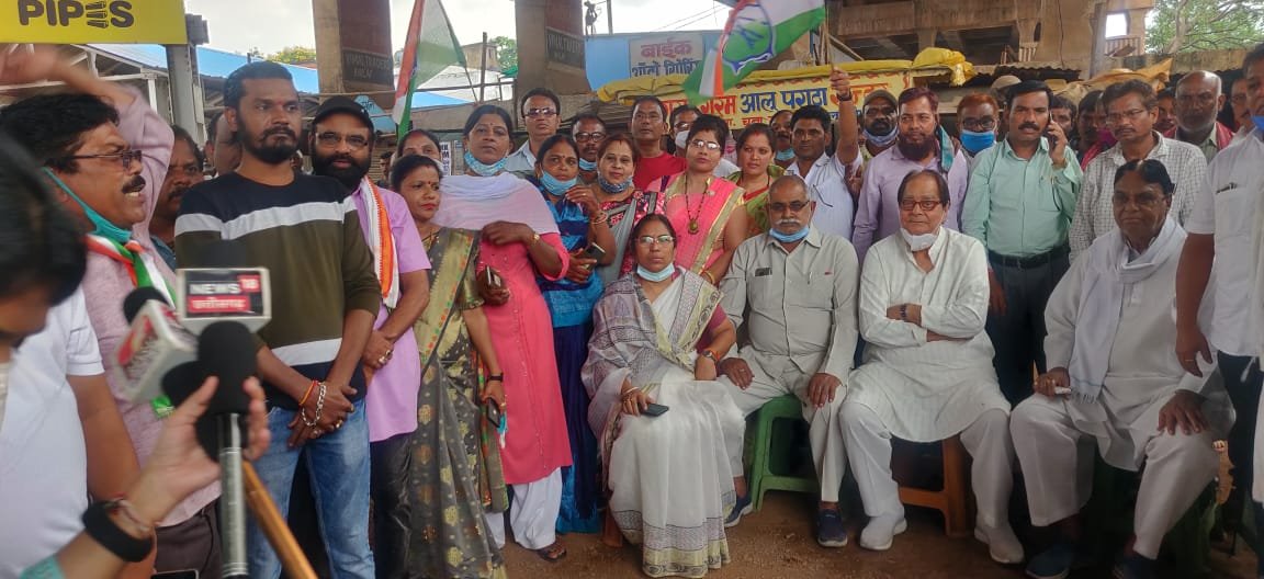 Congress's anger erupted against the indecent behavior of MPs