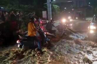 देहरादून में बादल फटने से तबाही, घरों में घुसा पानी व मलबा, पुल और सड़कें ध्वस्त