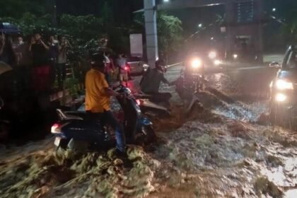 देहरादून में बादल फटने से तबाही, घरों में घुसा पानी व मलबा, पुल और सड़कें ध्वस्त