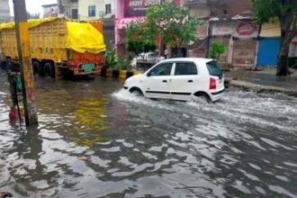 भारी बारिश ने बढ़ाई मुश्किलें, जलभराव के बाद कई इलाकों में लगा जाम