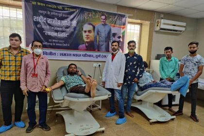 Durg NSUI student leaders donated blood on the birth anniversary
