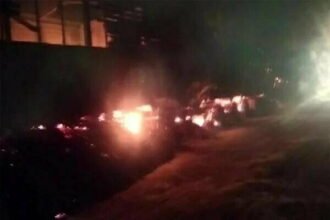 फिरौती न देने पर उग्रवादियों ने लगाई सात ट्रकों में आग, दो को गोली मारी, तीन को जिंदा जला दिया