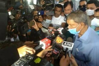 देहरादून में नाराज विधायकों की बंद कमरे में बैठक, हरीश रावत बोले- कैप्टन के नेतृत्व में ही लड़ा जाएगा चुनाव