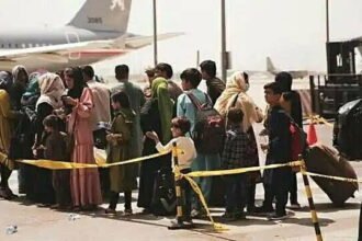 150 भारतीयों को साथ ले गए तालिबानी, पूछताछ और पासपोर्ट किया चेक; मीडिया रिपोर्ट में दावा- काबुल एयरपोर्ट पर छोड़ा
