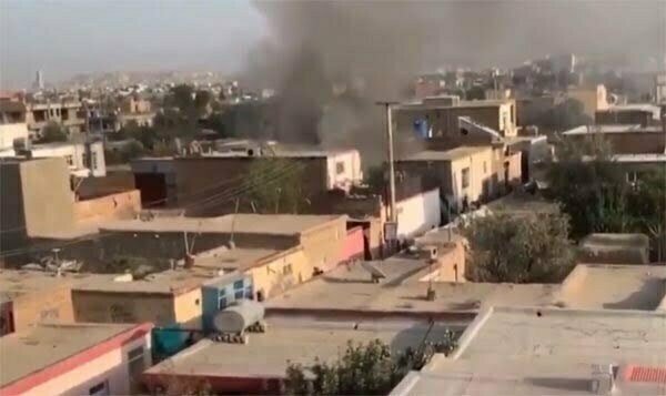 अमेरिकी अलर्ट के बीच काबुल एयरपोर्ट पर फिर बड़ा धमाका, मकानों पर रॉकेट से किया गया हमला, देखे विडियो