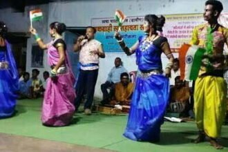 'आजादी का अमृत महोत्सव' गीत एवं नाटक प्रभाग के लोक कलाकार गीत-संगीत के माध्यम से बता रहे हैं आजादी के दीवानों की कहानी