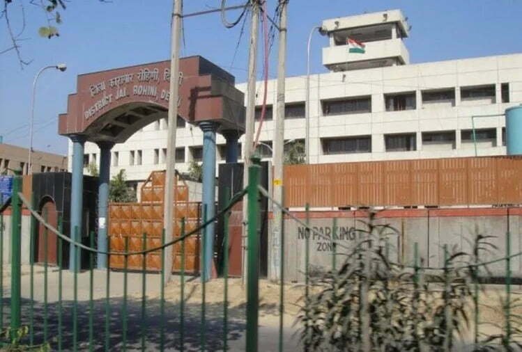 Firing in film style in Delhi's Rohini Court. Four dead including gangster Jeetendra Gogi,