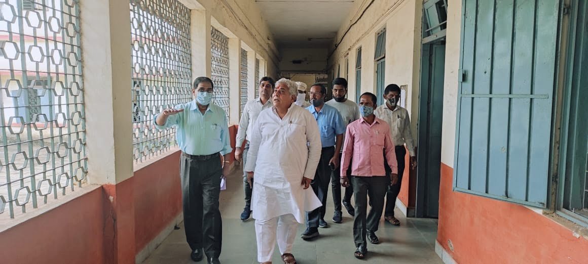 The condition of the largest science college with 15 thousand students is dilapidated
