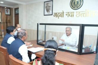 Chief Minister Baghel, during his meeting with the Secretary, Ministry of Rural Development