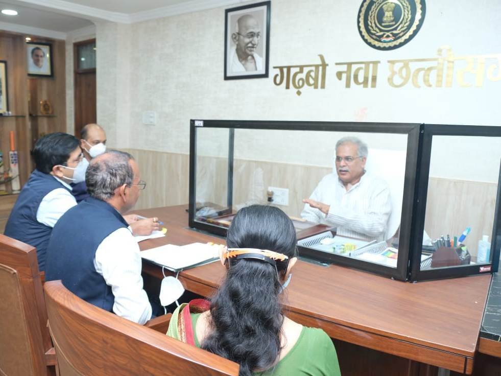 Chief Minister Baghel, during his meeting with the Secretary, Ministry of Rural Development