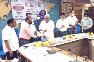 MLA Vora did card distribution in Ayushman Bharat fortnight