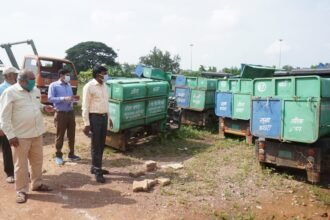 Commissioner Prakash Survey arrived in the vehicle branch to make a surprise inspection