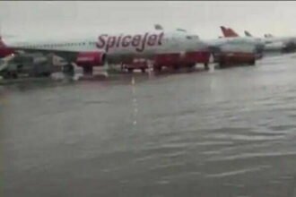 धरती से आसमान तक भारी बारिश की मार, एयरपोर्ट पर जलभराव से थमी रफ्तार