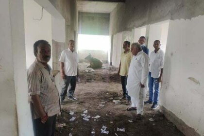 स्वास्थ्य केन्द्र गौशाला और मधुशाला में हो रहा तब्दील, जल्द पूर्ण करें रूके हूए निर्माण कार्य-विधायक वोरा