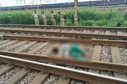 Accident near Bhilai three railway station: Kinnar fell from moving train