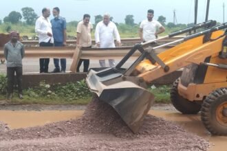 Vora launched a campaign to give relief to the public from the problems of rain