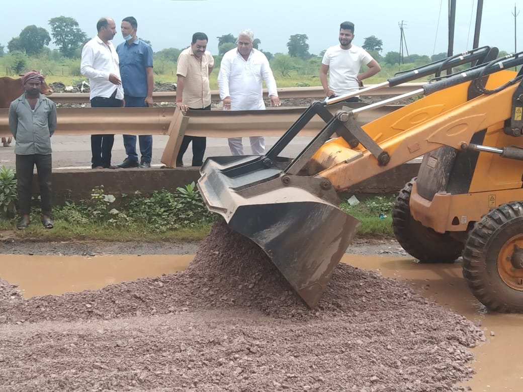 Vora launched a campaign to give relief to the public from the problems of rain