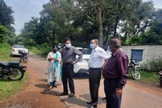 डेंगू मरीज से मिलने पहुंचे निगम आयुक्त ऋतुराज रघुवंशी, डेंगू रोकथाम के लिए किए जा रहे कार्यों की ली जानकारी