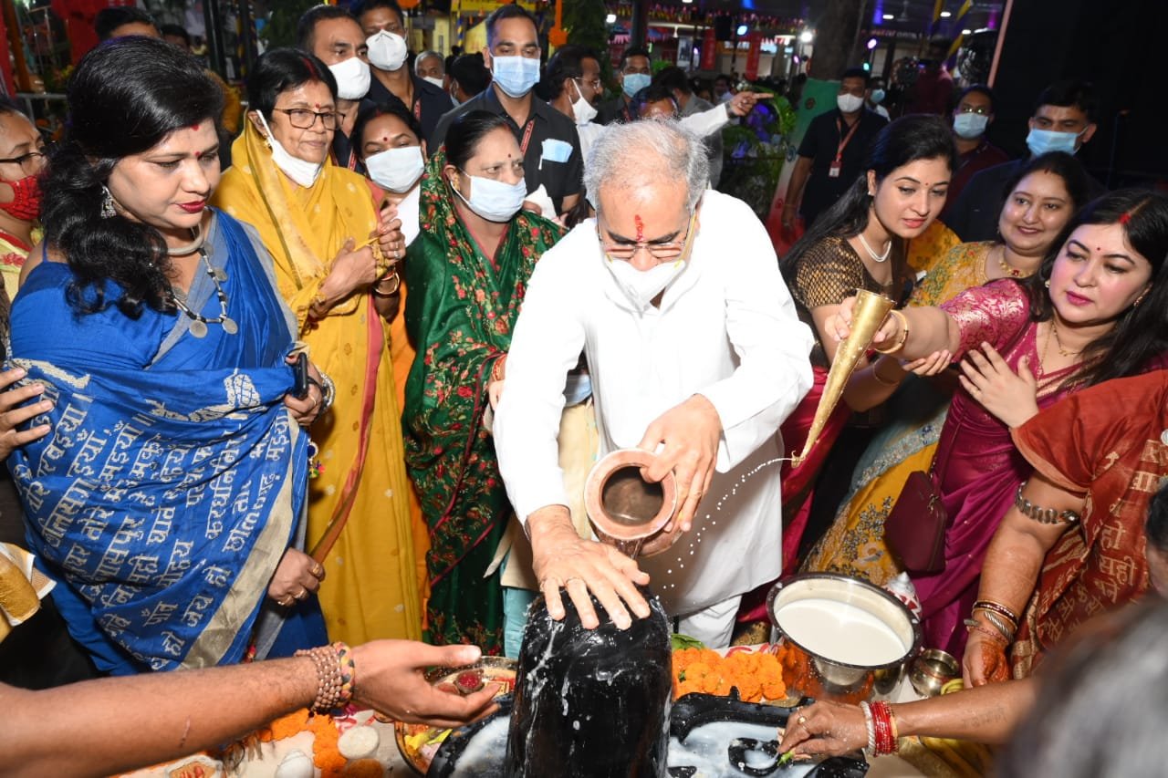 Rainbow shade of Chhattisgarhi culture scattered at Chief Minister's residence