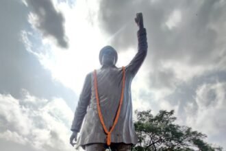 MLA Devendra Yadav paid floral tributes to the country's biggest martyr Bhagat Singh's statue.