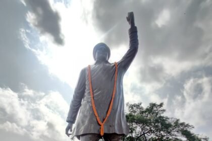 MLA Devendra Yadav paid floral tributes to the country's biggest martyr Bhagat Singh's statue.