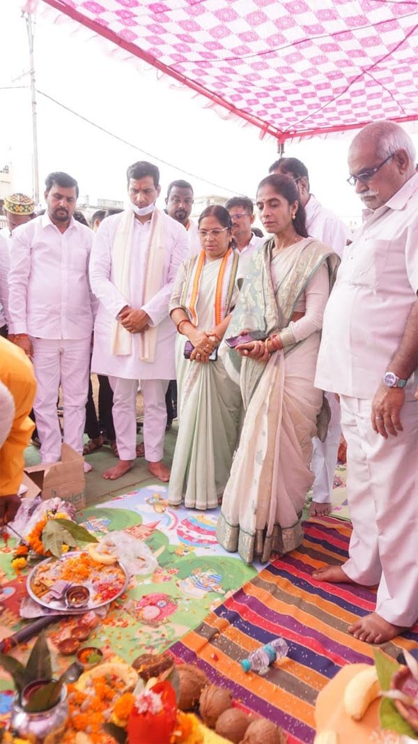 इंग्लिश मीडियम स्कूल का विधायक देवेंद्र ने किया भूमिपूजन, जल्द होगा निर्माण कार्य शुरू, बॉम्बे रैशने आवास का होगा पूर्ण जीर्णोद्धार