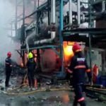 कपड़ा फैक्टरी में धमाके के बाद लगी भीषण आग, एक की मौत, चार घायल