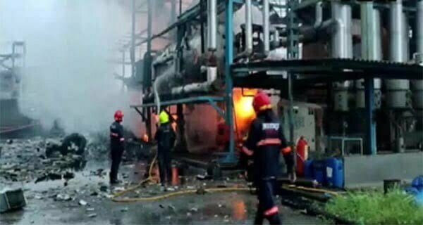 कपड़ा फैक्टरी में धमाके के बाद लगी भीषण आग, एक की मौत, चार घायल