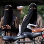 तालिबानी सोच: गर्ल्स हॉस्टल में शरिया कानून लागू करने की कोशिश, बुर्का पहनने के फरमान पर छात्राओं ने किया पथराव