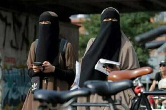 तालिबानी सोच: गर्ल्स हॉस्टल में शरिया कानून लागू करने की कोशिश, बुर्का पहनने के फरमान पर छात्राओं ने किया पथराव