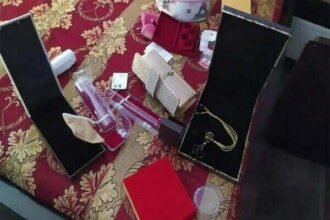 थाने से 100 मीटर दूर शोरूम से चोरों ने उड़ाए 50 लाख के गहने, तरीका देख हर कोई हैरान