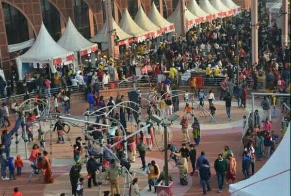 सार्वजनिक मेलों और प्रदर्शनियों के आयोजन की मिली अनुमति, फिलहाल बंद रहेंगे आठवीं तक के स्कूल