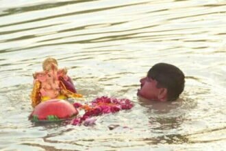 मूर्ति विसर्जन के दौरान बड़ा हादसा: डूबे चार किशोर, एक को बचाया गया, तीन लापता