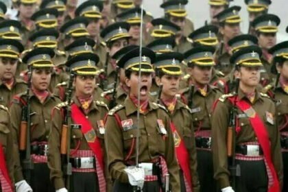 सुप्रीम कोर्ट ने केंद्र को लगाई फटकार, कहा नवंबर में होने वाली परीक्षा में महिलाओं को किया जाए शामिल