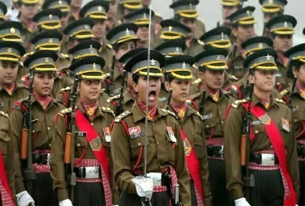 सुप्रीम कोर्ट ने केंद्र को लगाई फटकार, कहा नवंबर में होने वाली परीक्षा में महिलाओं को किया जाए शामिल