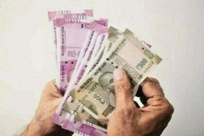 निवेश: लोगों को खूब भा रही अटल पेंशन योजना, निवेश करने पर हर महीने होता है पांच हजार का फायदा