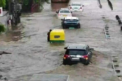 बारिश ने तोड़ा 12 साल का रिकॉर्ड, मुंबई में डूबीं सड़कें, जानें देश के अन्य राज्यों का हाल