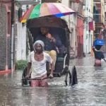 बारिश से बुरा हाल, अस्पतालों और एयरपोर्ट पर भी भरा पानी, 14 सालों में पहली बार इतनी बरसात