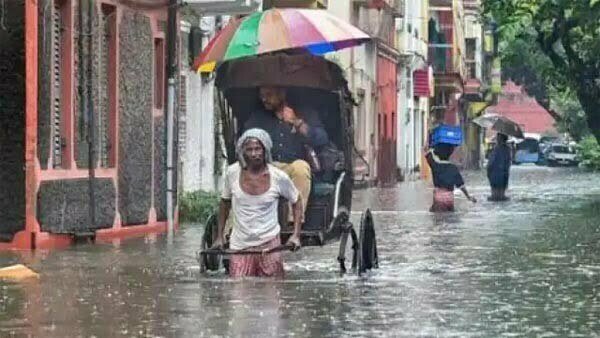 बारिश से बुरा हाल, अस्पतालों और एयरपोर्ट पर भी भरा पानी, 14 सालों में पहली बार इतनी बरसात