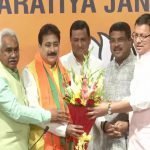 कांग्रेस को झटका: भाजपा में शामिल हुए एक और विधायक, दिल्ली में सीएम भी रहे मौजूद