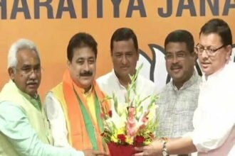 कांग्रेस को झटका: भाजपा में शामिल हुए एक और विधायक, दिल्ली में सीएम भी रहे मौजूद